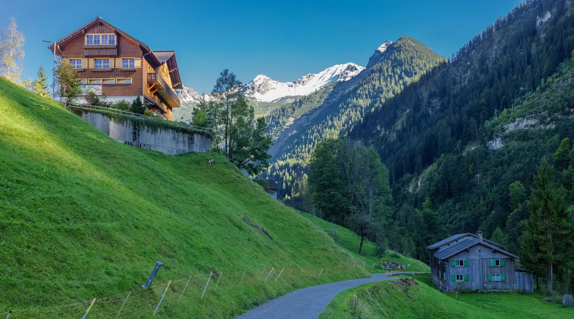 Blick auf den Walserkamm in Vorarlberg mit beeindruckender Berglandschaft, umgeben von den Tälern Bregenzerwald und Großes Walsertal nahe Marul.