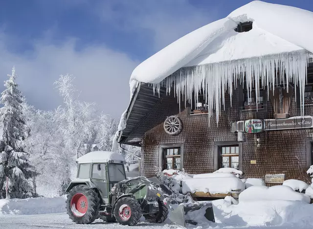 Winterurlaub auf dem Bauernhof im Schwarzwald verbringen