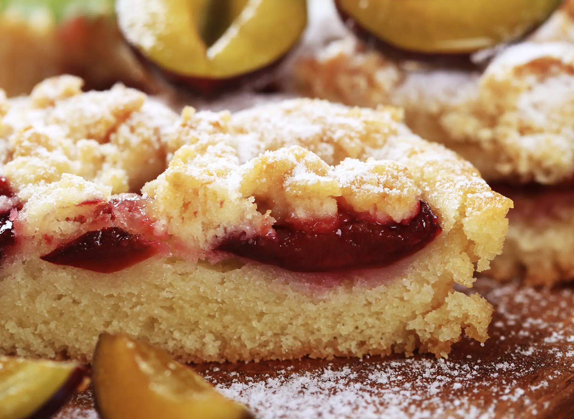 Thüringer Blechkuchen - © iStockphoto.com, ajafoto im Urlaub in Thüringen ein Hofcafe besuchen und Thüringer Blechkuchen verkosten