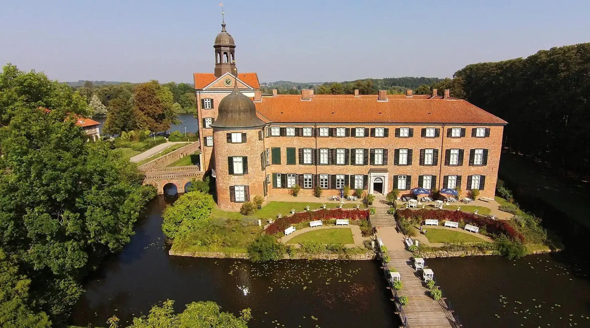 im Urlaub in der Holsteinischen Schweiz das Schloss Eutin in Ostholstein besichtigen