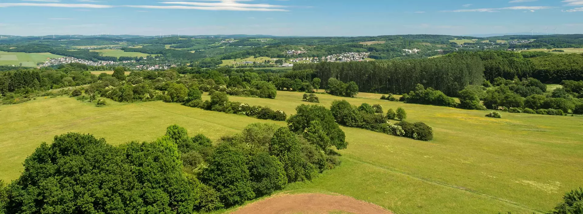 im Urlaub auf dem Bauernhof im Westerwald den Ausblick vom Aussichtsturm auf dem Gräbersberg genießen