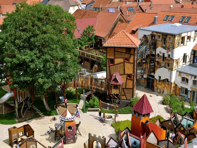 im Urlaub auf dem Bauernhof am Nationalpark Hainich die Kindererlebniswelt Rumpelburg in Bad Langensalza besuchen