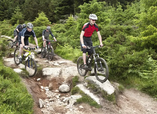 Mountainbiker im Thüringer Wald - © iStockphoto.com, craftvision im Urlaub im Thüringer Wald eine Mountainbike Tour unternehmen