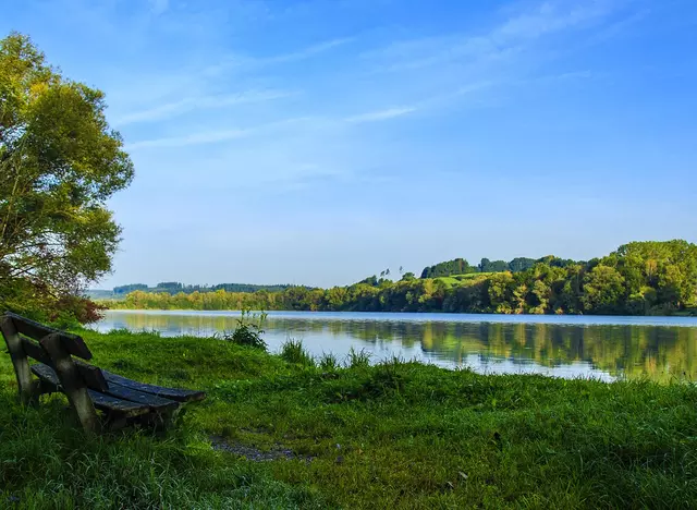 im Urlaub auf der Schwäbischen Alb eine Radtour zum Zielfinger See machen