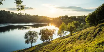 Abendstimmung am Weinfelder Maar (Totenmaar) in der Eifel, Deutschland