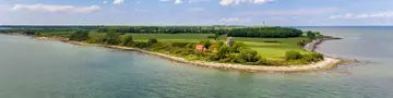 Vogelperspektive auf Segelboote vor der Ostseeinsel Fehmarn