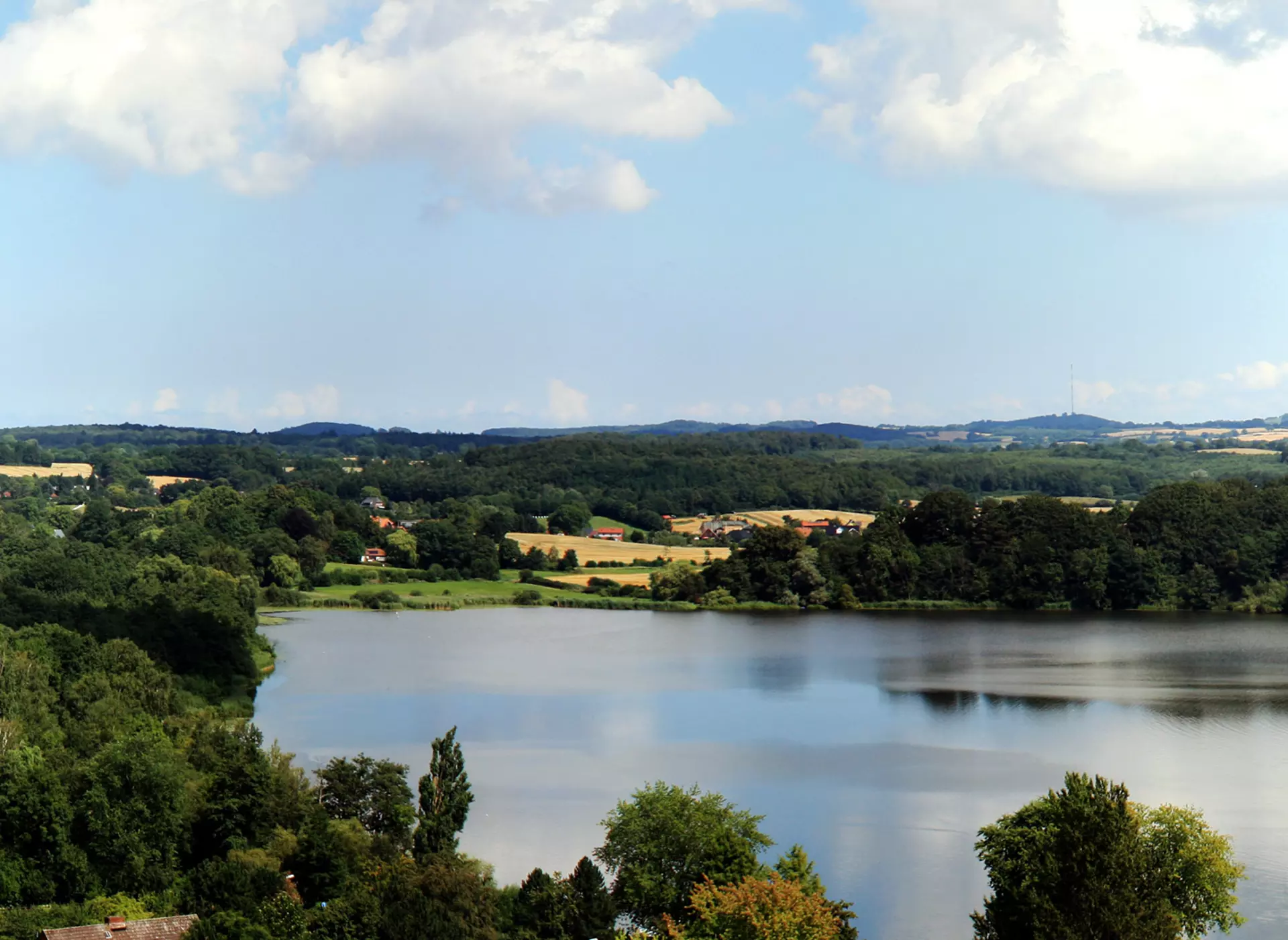 Im Urlaub in der Holsteinischen Schweiz am Plöner See wandern, radeln oder Boot fahren.
