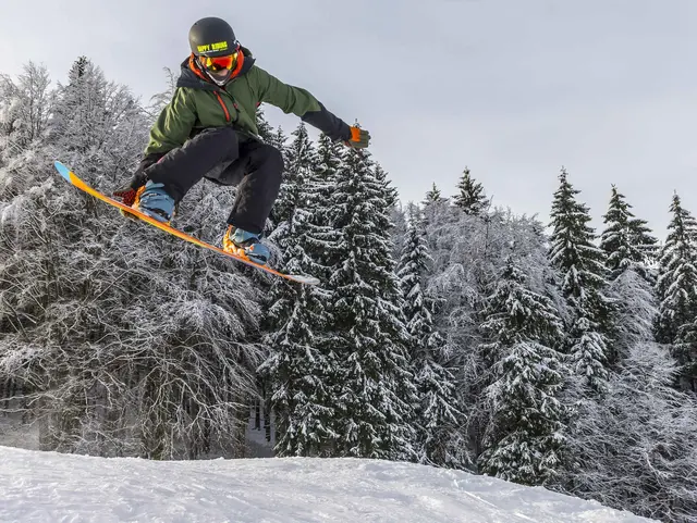 Winterurlaub in Thüringen verbringen und in der Skiarea Heubach bei Masserberg Snowboard fahren