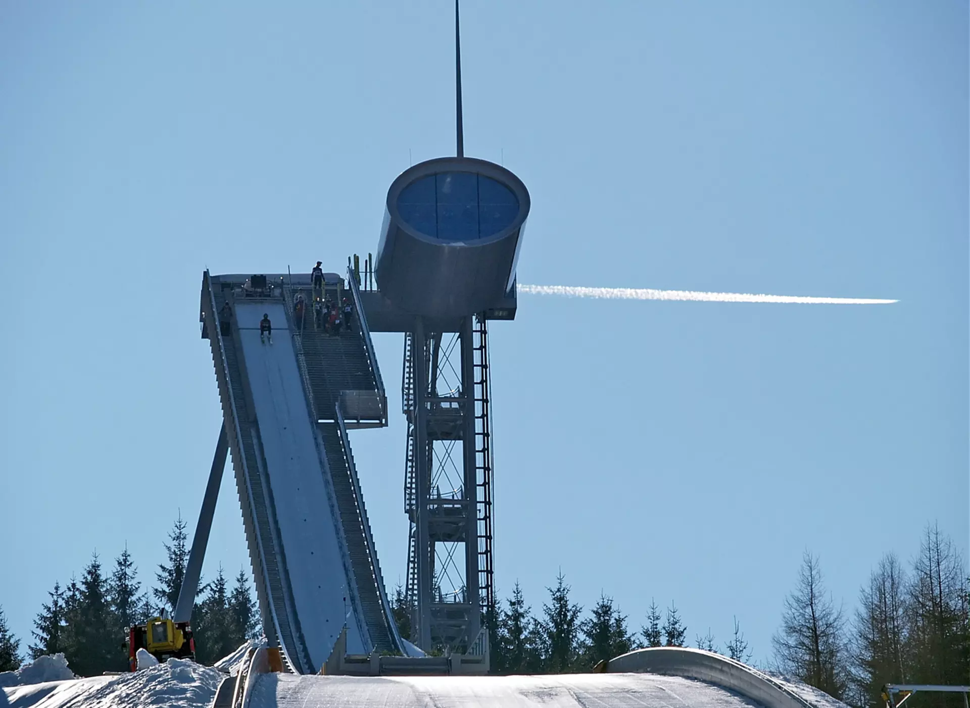 In der Vogtland Arena in Klingenthal im Vogtland steht eine der modernsten Skisprung-Schanzen der Welt.  