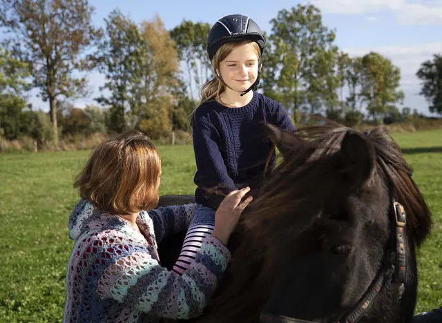 erste Reitstunden im Urlaub auf dem Reiterhof in Schleswig-Holstein erleben