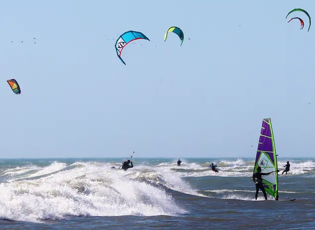 im Bauernhofurlaub auf Fehmarn Wassersportmöglichkeiten nutzen und einen Kitesurfkurs besuchen