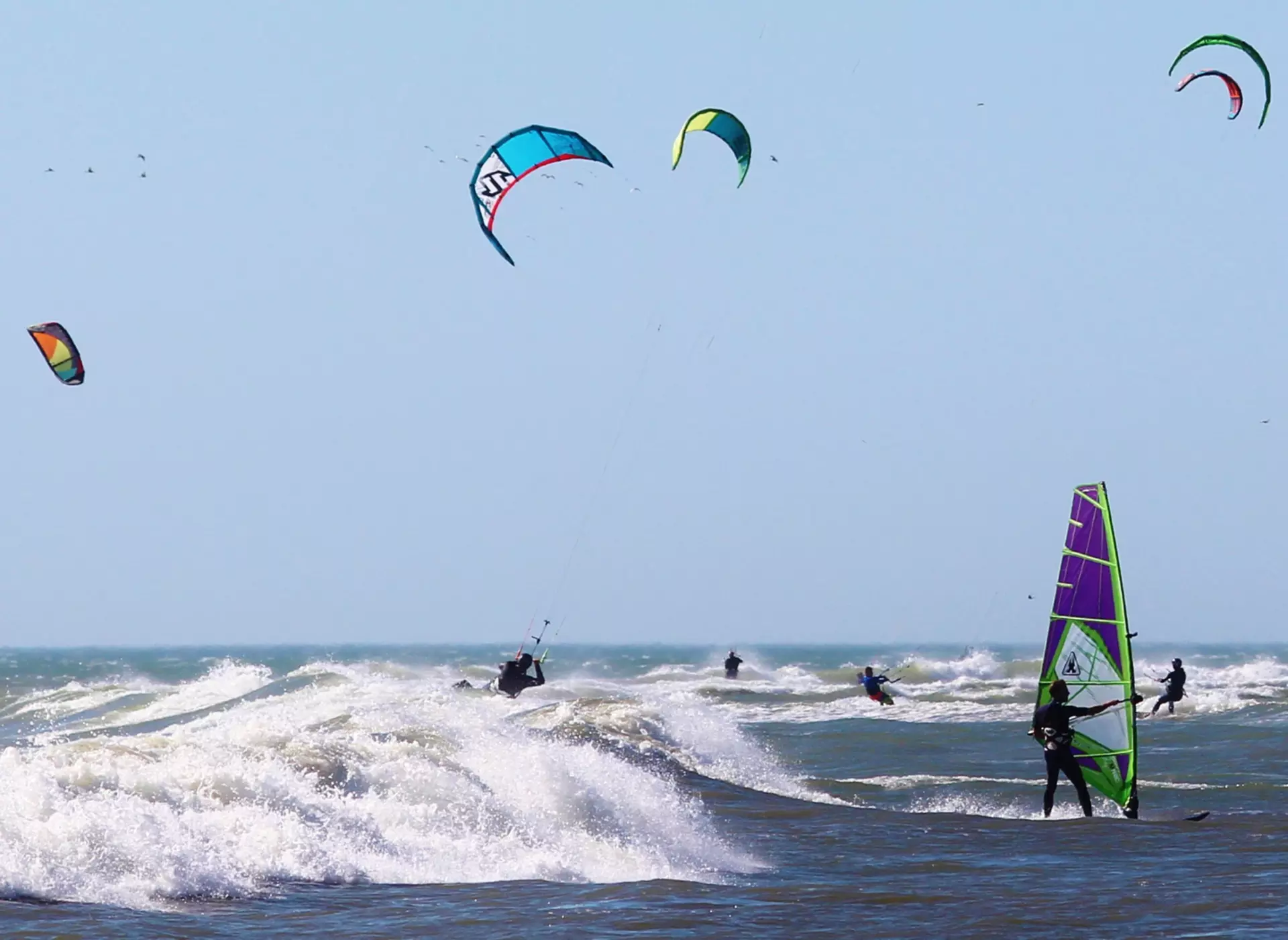 Kitesurfen auf der Insel Fehmarn - © Pixabay.com, Ulrike Mai im Bauernhofurlaub auf Fehmarn Wassersportmöglichkeiten nutzen und einen Kitesurfkurs besuchen