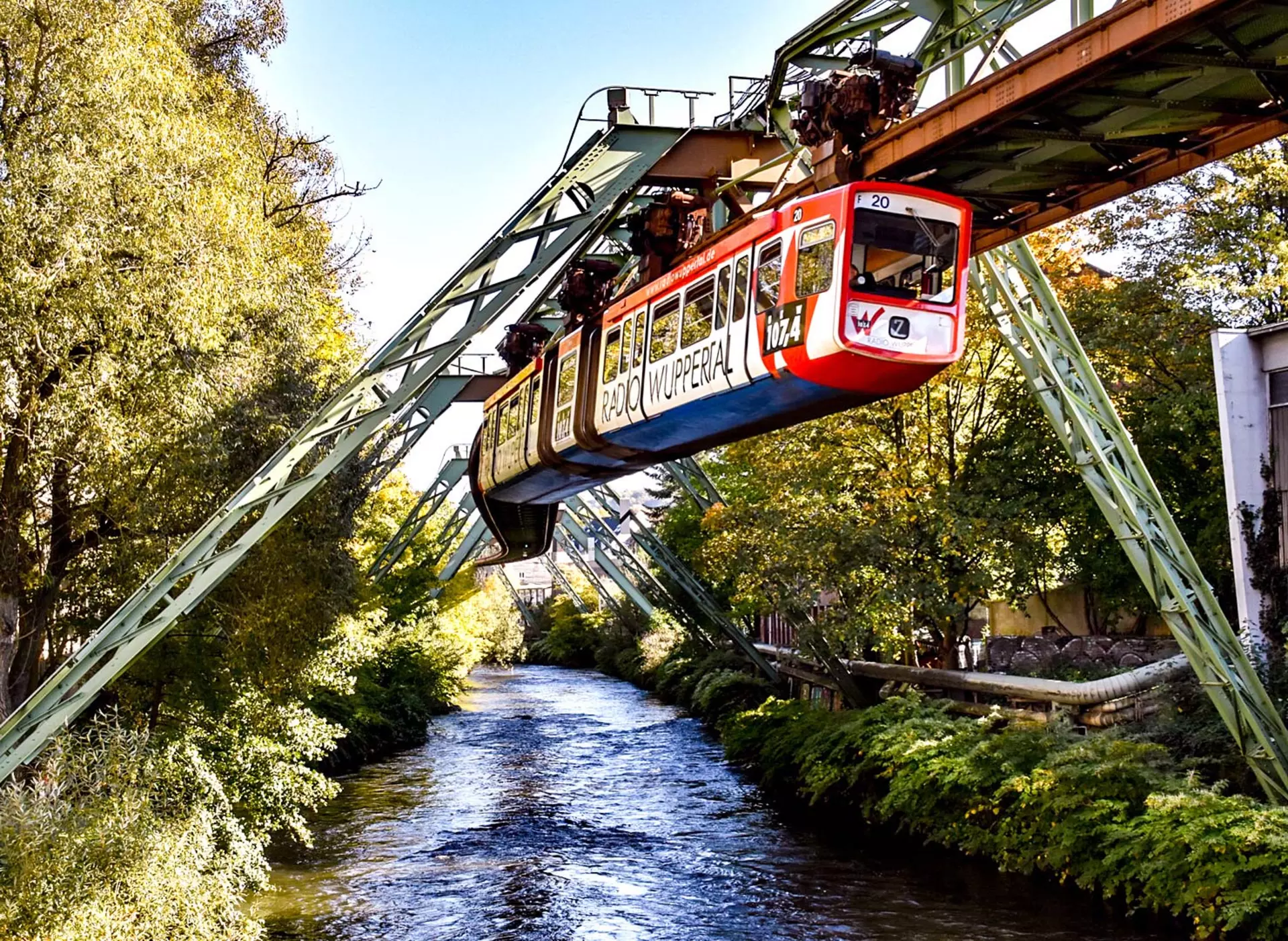 Wuppertaler Schwebebahn - © , Matt Uso Urlaub in der Region Bergisches Land: Fahrt mit der Wuppertaler Schwebebahn
