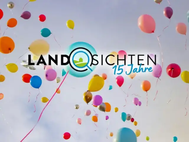 15-jähriges Jubiläum Landsichten Bunte Luftballons fliegen in den Himmel. Im Vordergrund das Landsichten Logo mit 15 Jahre