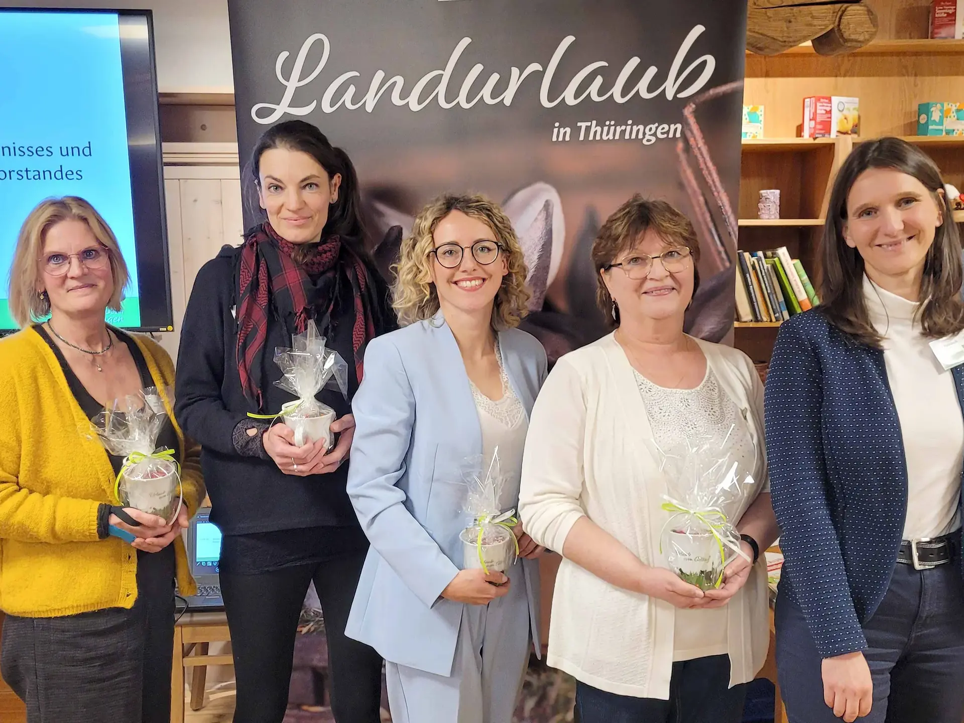 Vorstand von Landurlaub in Thüringen e. V. - © Landurlaub in Thüringen Der Vorstand von Landurlaub in Thüringen führt seine Geschäfte im Ehrenamt und wird durch die Mitgliederversammlung für vier Jahre gewählt.