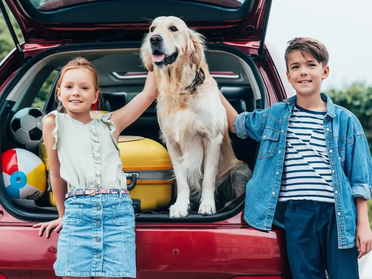 Kinder verreisen mit Hund - © LIGHTFIELD STUDIOS, Adobe Stock Kinder verreisen mit Hund