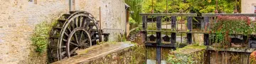 alte Mühle am Wasser 