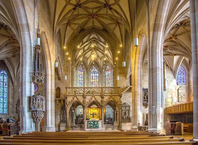 im Urlaub auf der Schwäbischen Alb einen Ausflug nach Tübingen machen und die Stiftskirche besichtigen