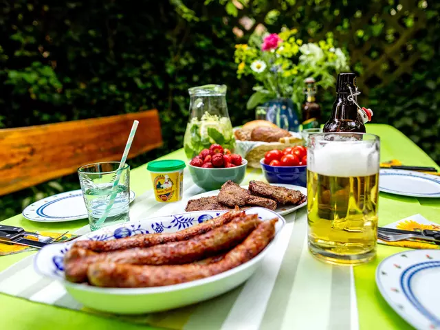 im Urlaub im Ferienhaus einen Grillabend im Garten machen