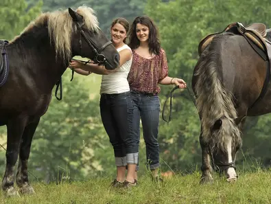 Kleine Reiterpause - ©  im Urlaub auf dem Reiterhof im Schwarzwald beim Ausritt eine Pause machen