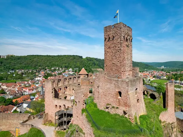 Wertheimer Burg im Taubertal - © Pixabay.com, lapping im Urlaub in der Ferienwohnung im Taubertal die Burg in Wertheim besuchen