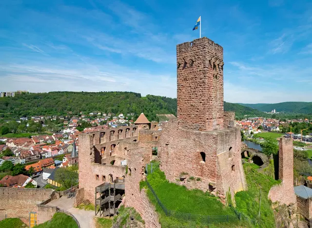 im Urlaub in der Ferienwohnung im Taubertal die Burg in Wertheim besuchen