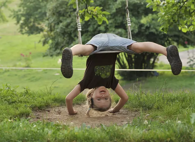 Familienurlaub auf dem Bauernhof mit Spielplatz verbringen, wo es viel Platz zum Toben und Spielen gibt