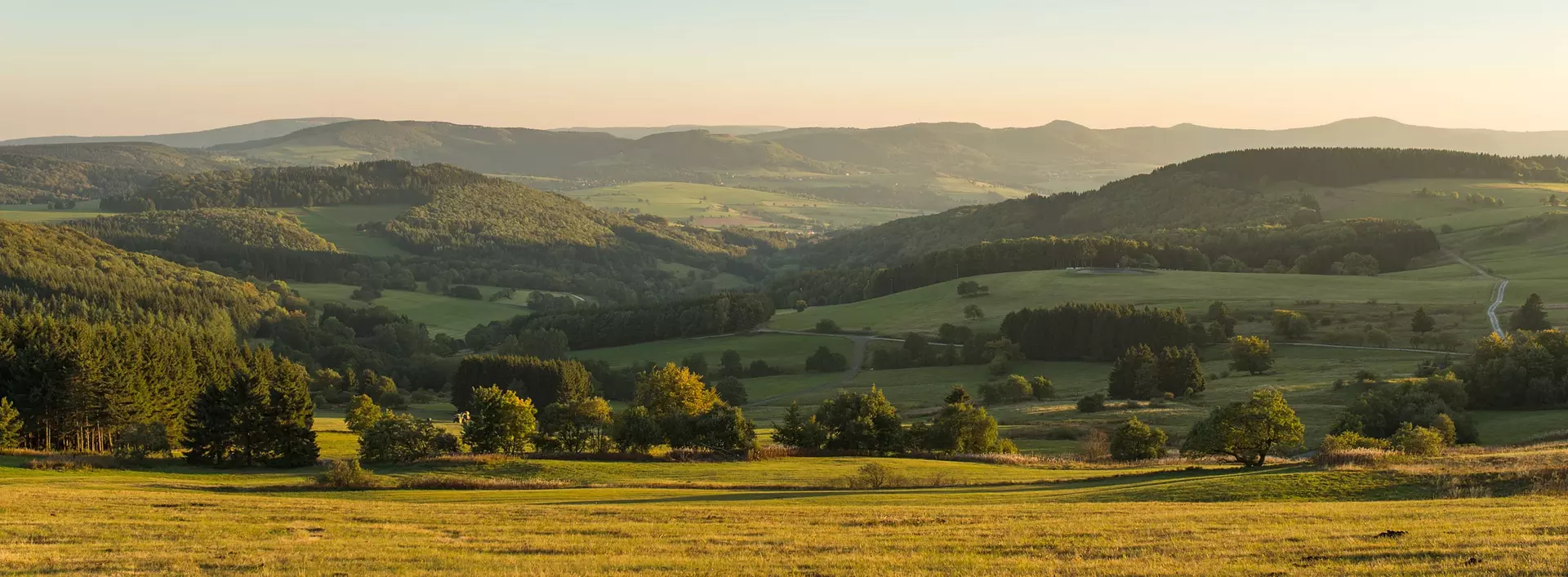 In der Rhön haben Sie wunderbare Ausblicke und Fernblicke.