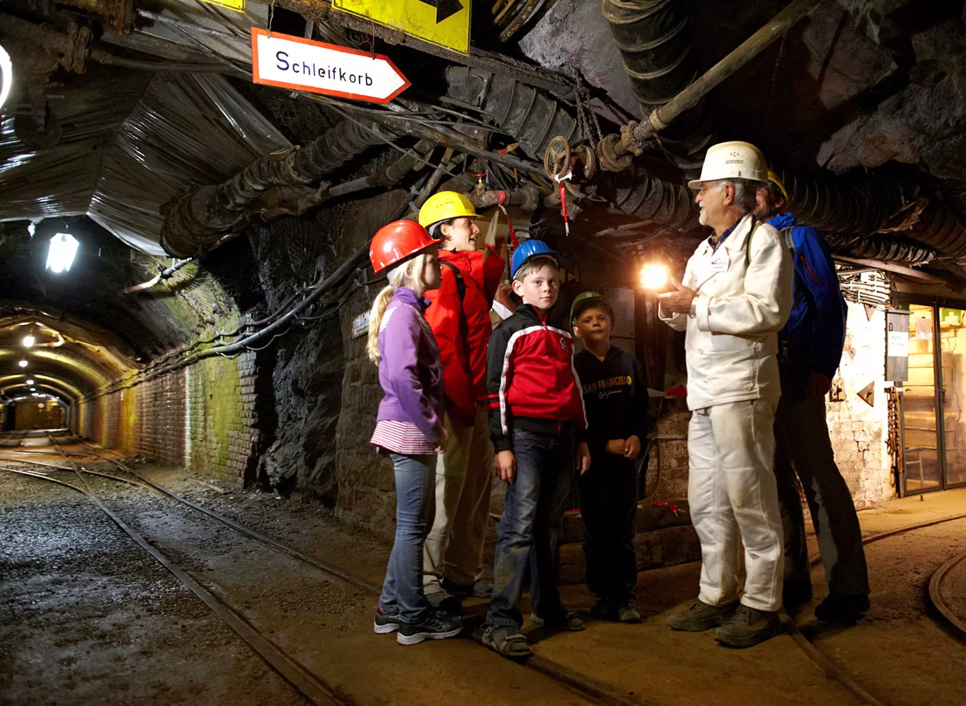 Unter Tage im Bergwerk Rammelsberg bei Goslar - © Harzer Tourismusverband, M. Gloger im Familienurlaub auf dem Bauernhof im Harz das Besucherbergwerk Rammelsberg bei Goslar besuchen