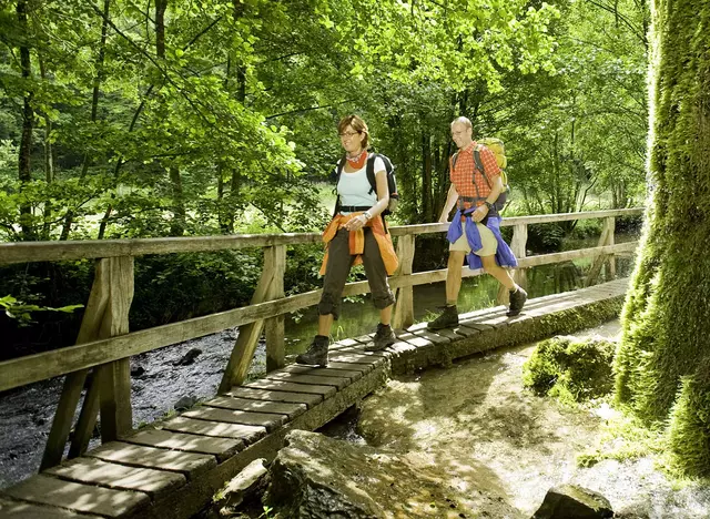 im Urlaub auf dem Bauernhof in der Eifel zum Dreimühlener Wasserfall wandern