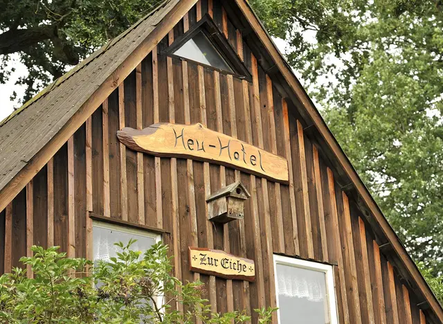 Schlafen im Heu auf dem Bauernhof in Niedersachsen