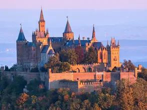 Burg Hohenzollern auf der Schwäbischen Alb - © Pixabay.com, Jonathan Sautter im Urlaub auf dem Bauernhof auf der Schwäbischen Alb eine königliche Aussicht genießen
