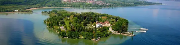 Blumeninsel Mainau im Bodensee - © , Mainau GmbH im Urlaub in der Ferienwohnung am Bodensee einen Ausflug mit dem Schiff zur Blumeninsel Mainau, der drittgrößten Insel im Bodensee, unternehmen