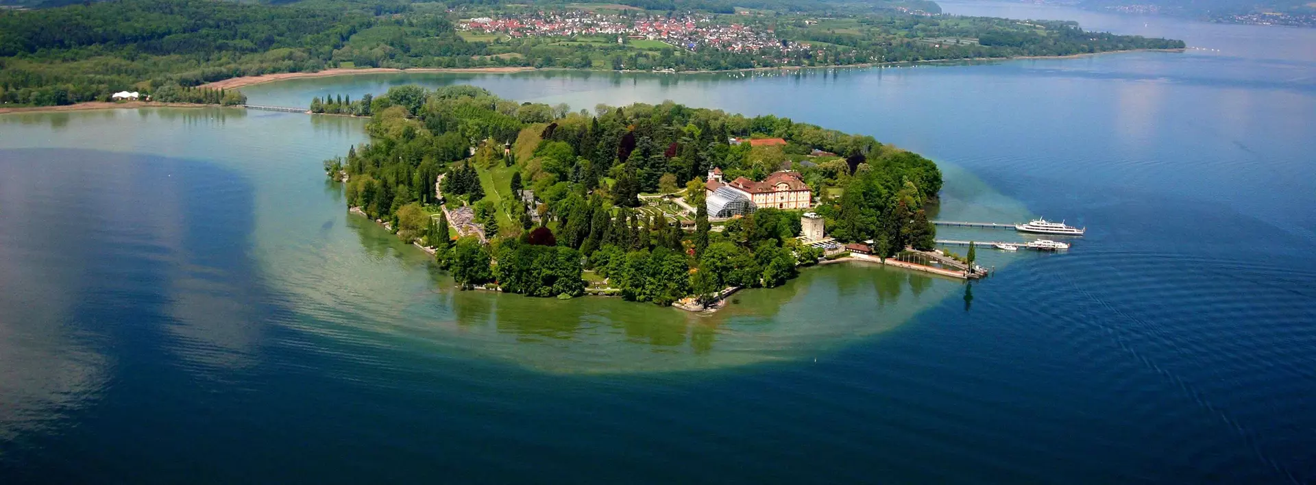 im Urlaub in der Ferienwohnung am Bodensee einen Ausflug mit dem Schiff zur Blumeninsel Mainau, der drittgrößten Insel im Bodensee, unternehmen