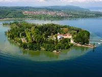 im Urlaub in der Ferienwohnung am Bodensee einen Ausflug mit dem Schiff zur Blumeninsel Mainau, der drittgrößten Insel im Bodensee, unternehmen