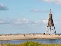 Blick auf das Wahrzeichen Kugelbake in Cuxhaven in Niedersachsen