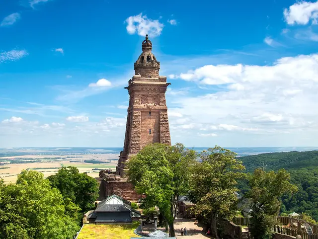 Bei einem Urlaub am Kyffhäuser sollte man das Kyffhäuser-Denkmal besuchen.