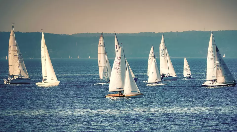 Seegelboote auf dem Starnberger See - © Pixabay.com, Albrecht Fietz im Urlaub am Starnberger See die Seegelboote bestaunen