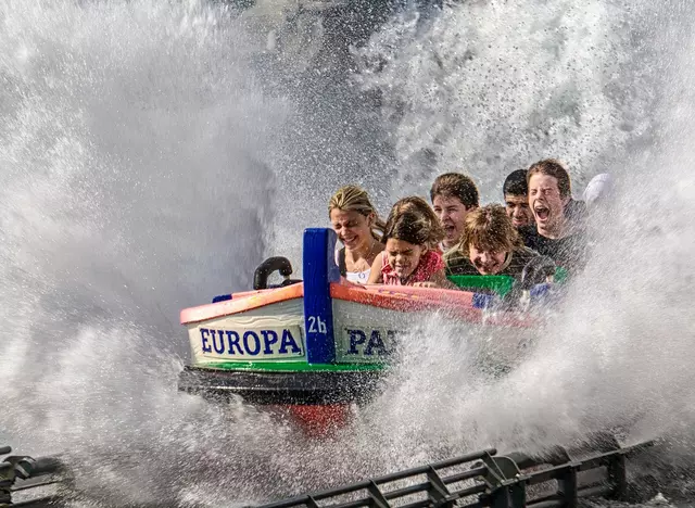 im Familienurlaub im Schwarzwald mit den Kindern einen Ausflug in Deutschlands größten Freizeitpark, den Europa-Park in Rust unternehmen