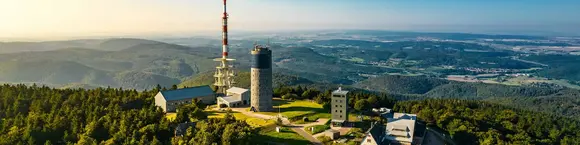 Inselberg im Thüringer Wald - © Paul Hentschel, Tourismus GmbH Brotterode-Trusetal Vom Inselberg bei Brotterode-Trusetal hat man einen herrlichen Ausblick in den Thüringer Wald.