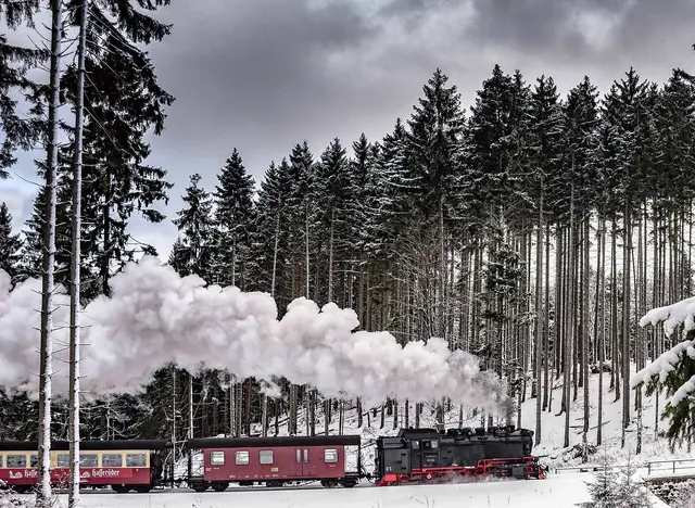 im Winterurlaub im Harz mit der Harzer Schmalspurbahn auf den Brocken fahren