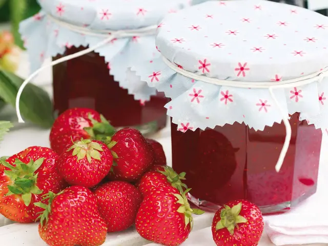 Urlaub auf dem Biohof - gemeinsam mit der Gastgeberin Marmelade aus Bioobst herstellen