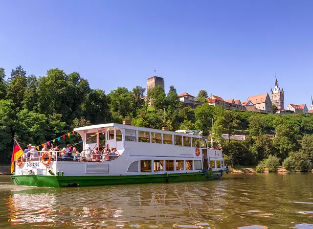 im Urlaub auf dem Bauernhof bei Heilbronn eine Schifffahrt auf dem Neckar bei Bad Wimpfen machen