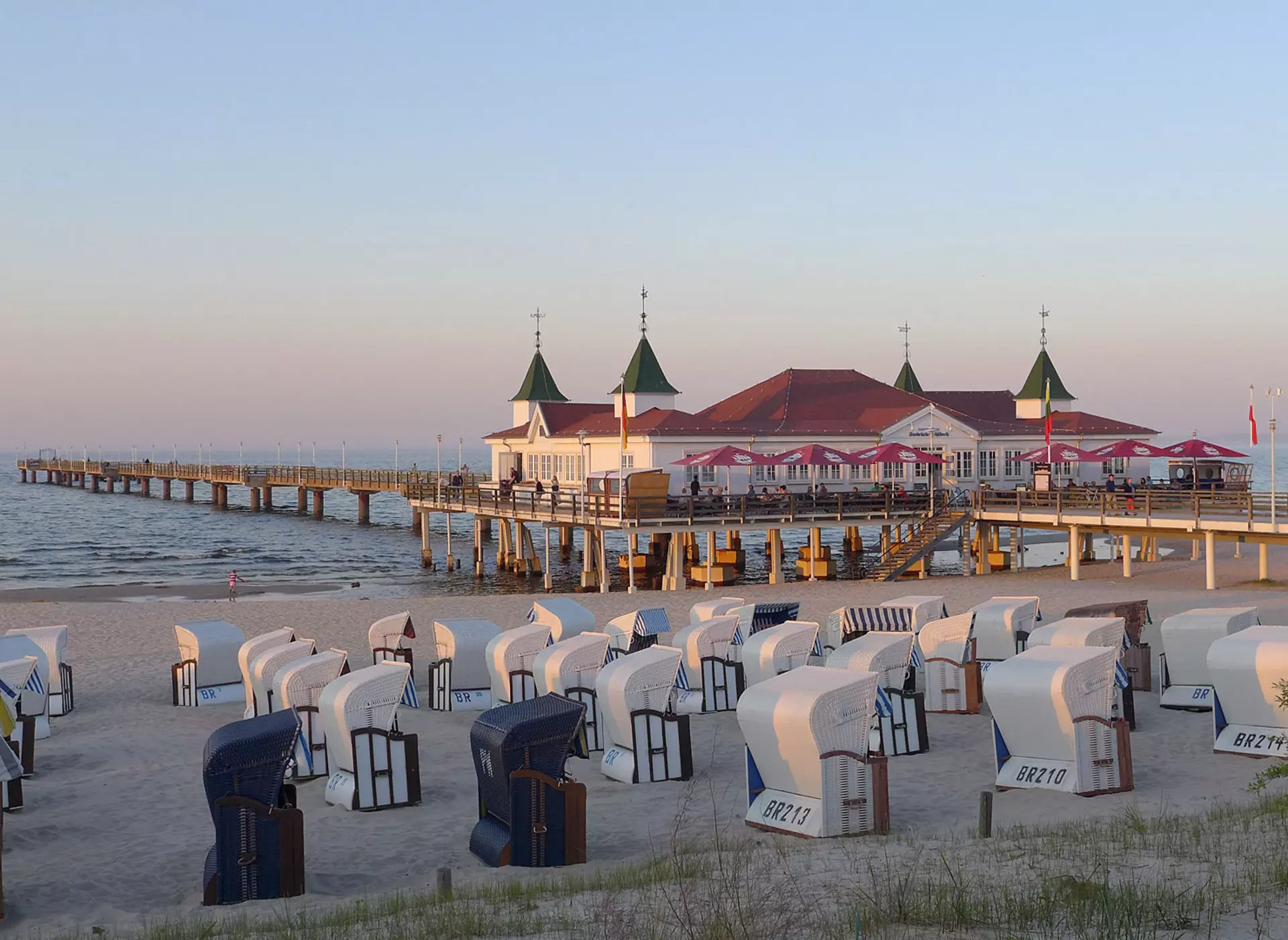 im Usedom Urlaub Ahlbeck mit dem Strand und der Seebrücke erkunden
