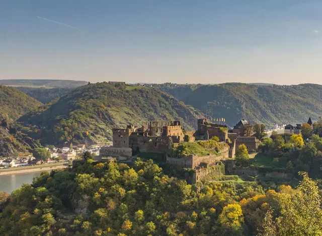 im Urlaub auf dem Weingut am Mittelrhein die Burg Rheinfels in St. Goar besuchen