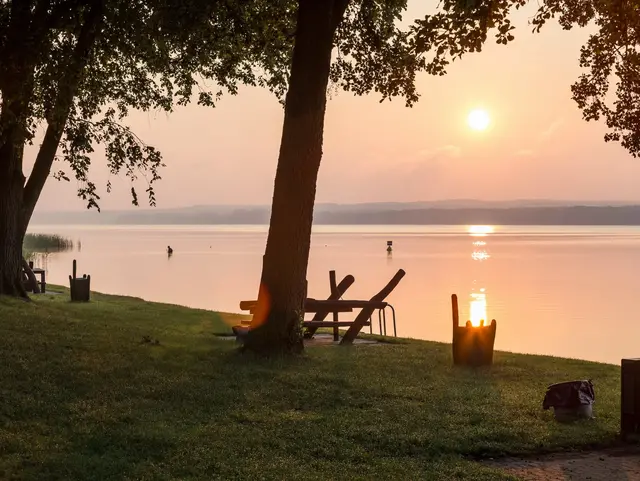 Idyllischer Sonnenuntergang am Scharmützelsee im Oder-Spree Seenland