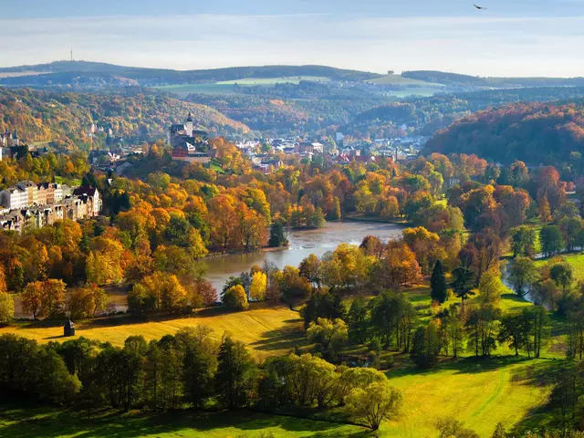 im Urlaub in Thüringen die Stadt Greiz mit dem Oberen Schloss und Unteren Schloss besuchen