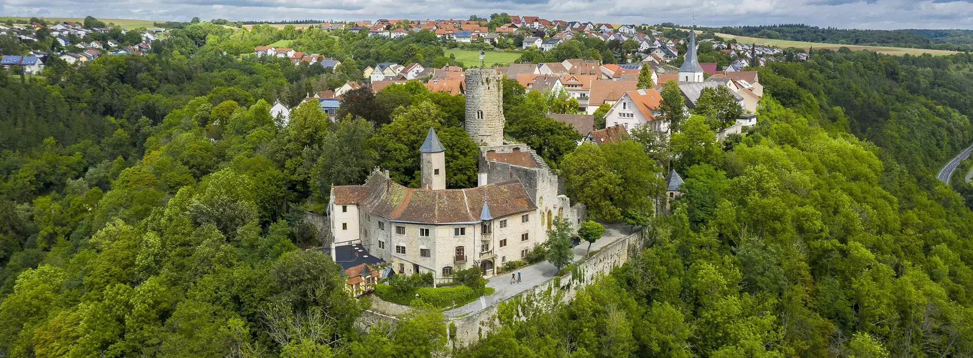 im Urlaub auf dem Bauernhof in Hohenlohe - Schwäbischer Wald die Burg Krautheim und das Burgmuseum besuchen