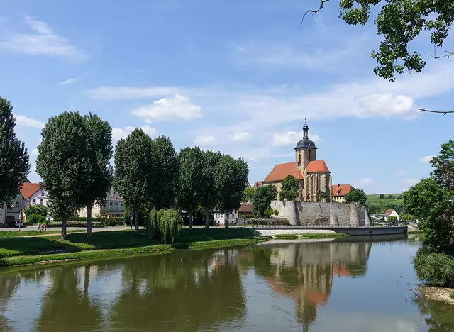 im Urlaub im Heilbronner Land entlang vom Neckar zur Regiswindiskirche in Lauffen wandern