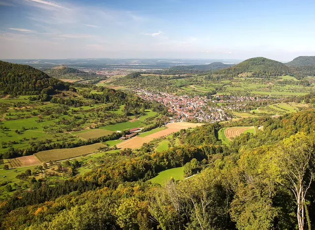 im Urlaub in der Schwäbischen Alb herrliche Ausblicke beim Wandern genießen